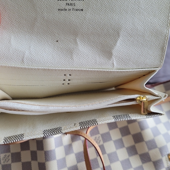 Woman's Purse - Picture 16 of 16